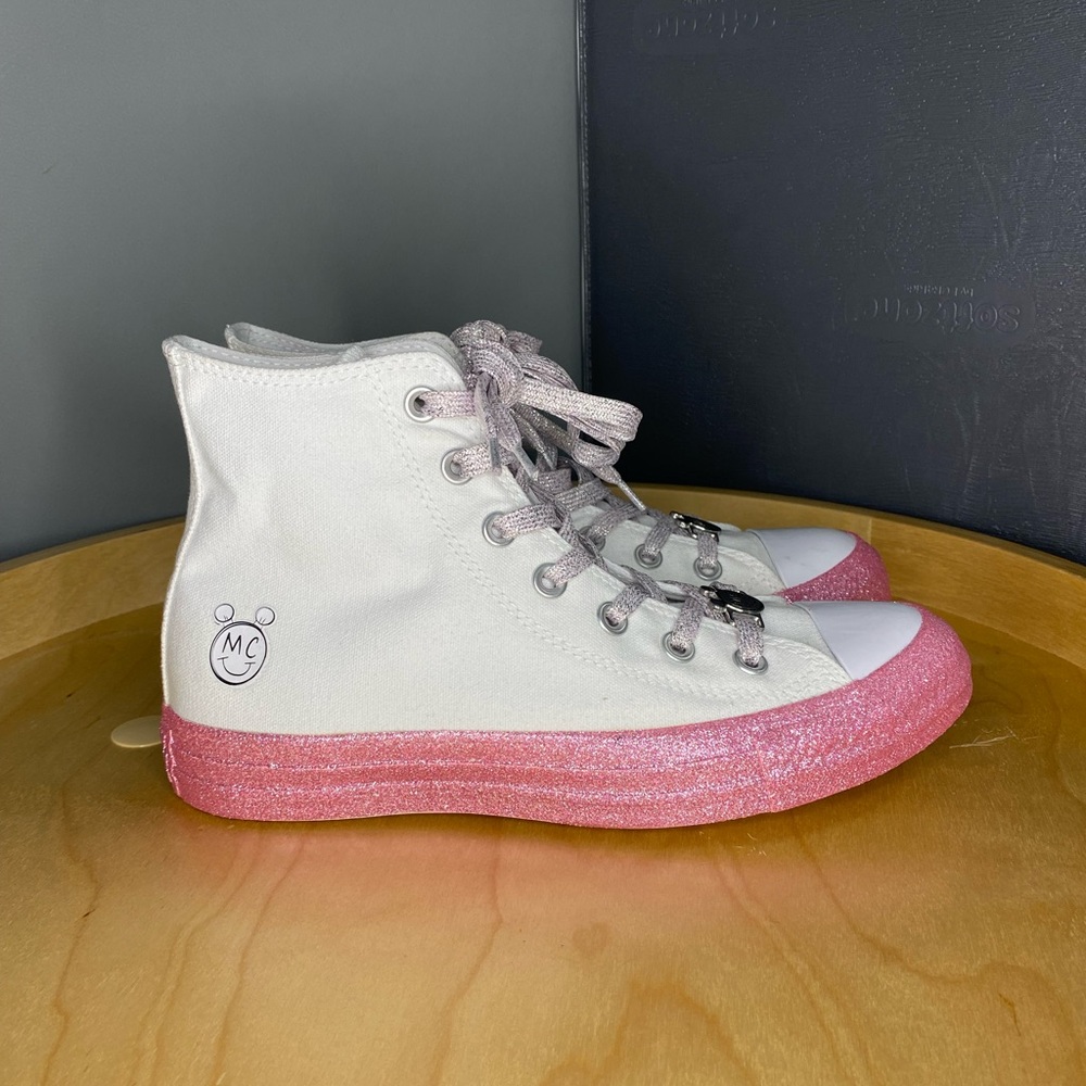 (SOLD)Converse x Miley Cyrus High-Top Chuck Taylor White Pink